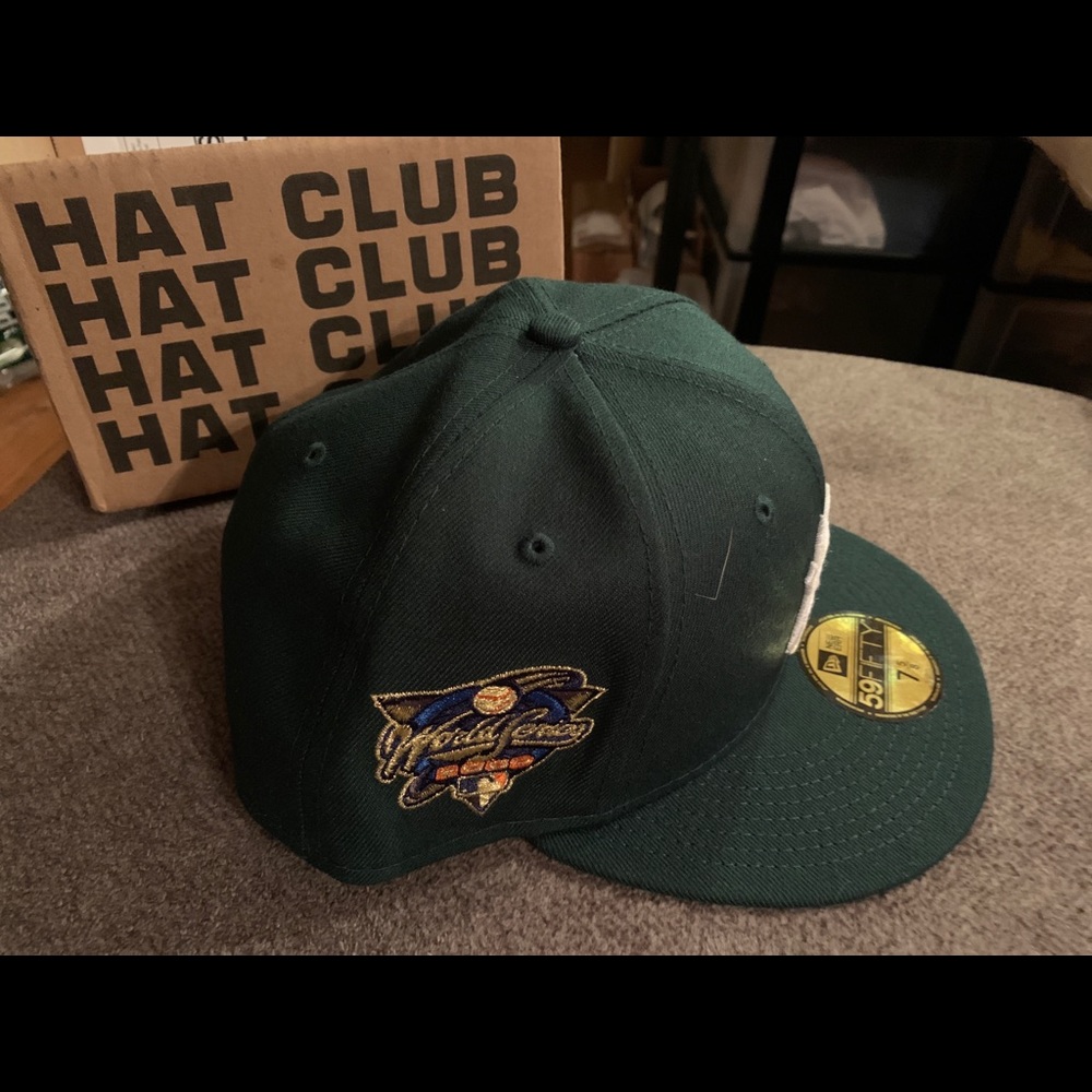 New Era New York Yankees pink bottom fitted hat